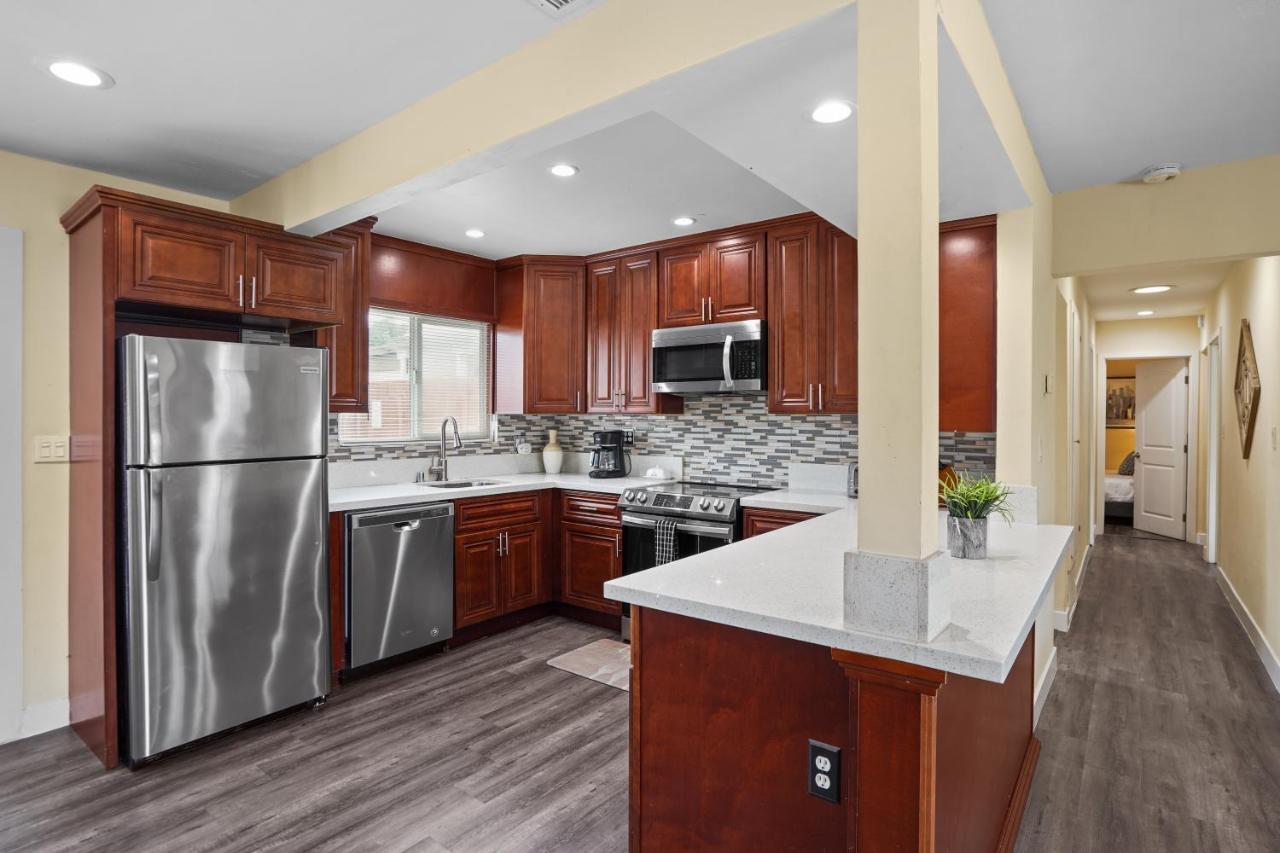 Dog Friendly Near The With Grill, Fire Pit, Enclosed Backyard Holiday home San Diego