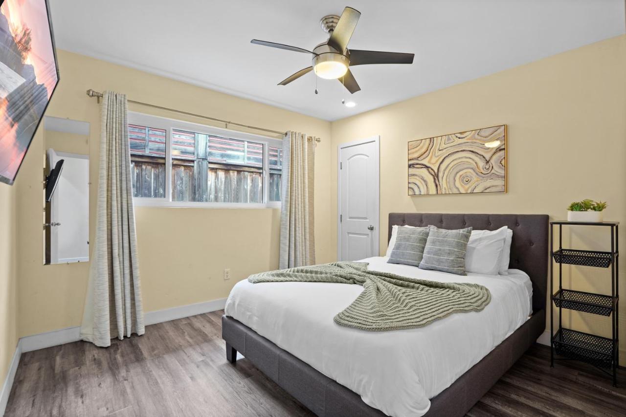 Dog Friendly Near The With Grill, Fire Pit, Enclosed Backyard * San Diego